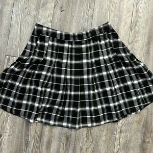 Hollister Black and White Plaid Skater Skirt